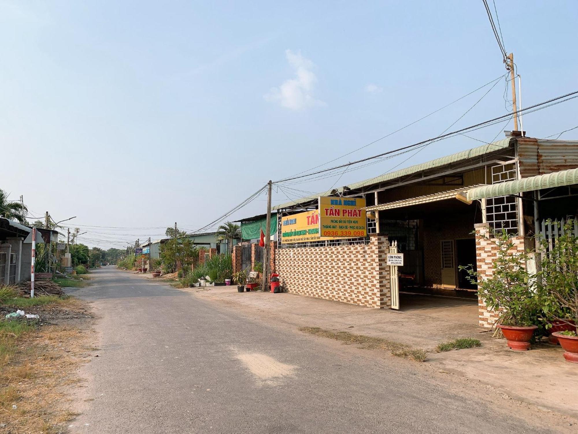Nhà Nghỉ TáN PháT Hotel Ap Thanh Son Buitenkant foto