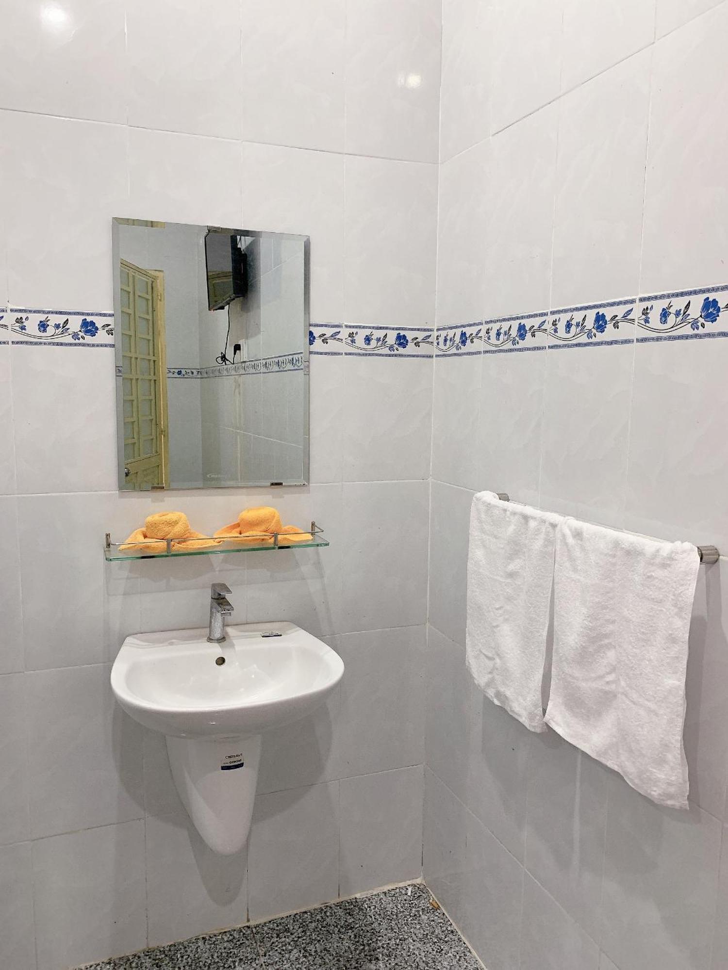 Nhà Nghỉ TáN PháT Hotel Ap Thanh Son Buitenkant foto